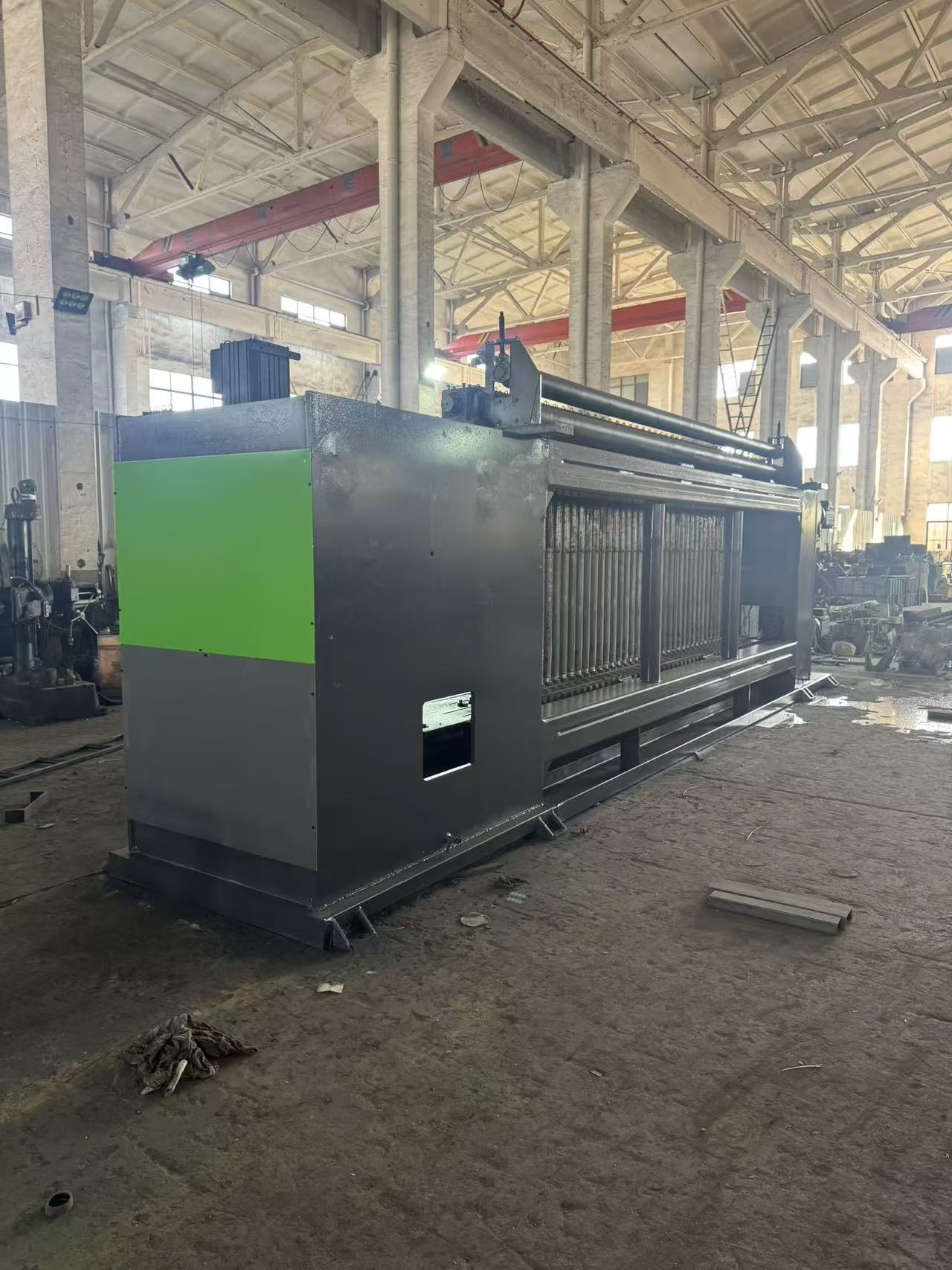 Najnowsze blogi firmy Pomyślne debugowanie na miejscu najnowszej maszyny do produkcji gabionów CNC z serwonapędem