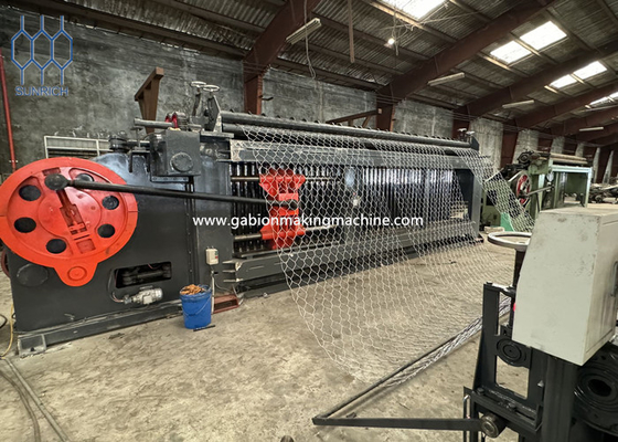 kupować 4-6m Gabion Mesh Maszyna Wytrzymałość na rozciąganie 380-550N/mm2 Zgalwanizowany drut 2-4mm produkcja online